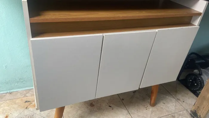 Conjunto painel de TV mais aparador.