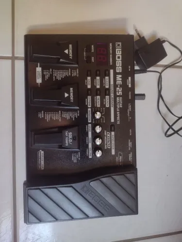 Pedaleira Boss ME-25