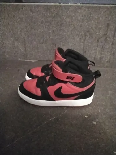 Tênis nike court borough mid infantil 26