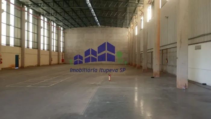 Galpão Comercial em Condomínio para Locação em Itatiba-SP - 2 Salas, 2 Banheiros e 1.036m²