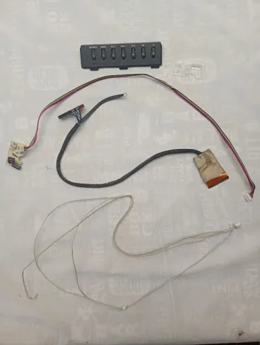 Cabo Flat, chicote do backlight, placa sensor do controle remoto e botões Tv Led LT28G
