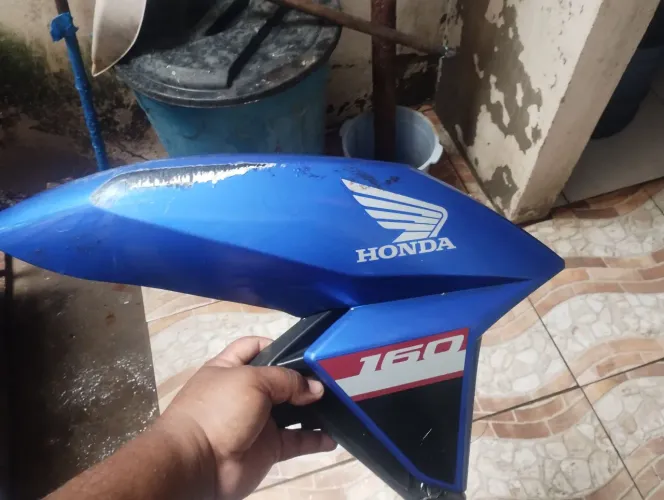Aba lateral da HONDA 160 