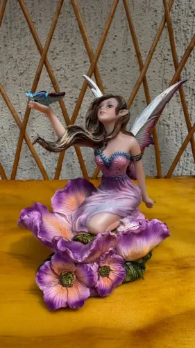 Escultura Fada com Flores e Pássaro - Decorativa