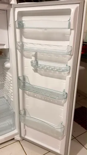 Vende-se geladeira zero bala 
