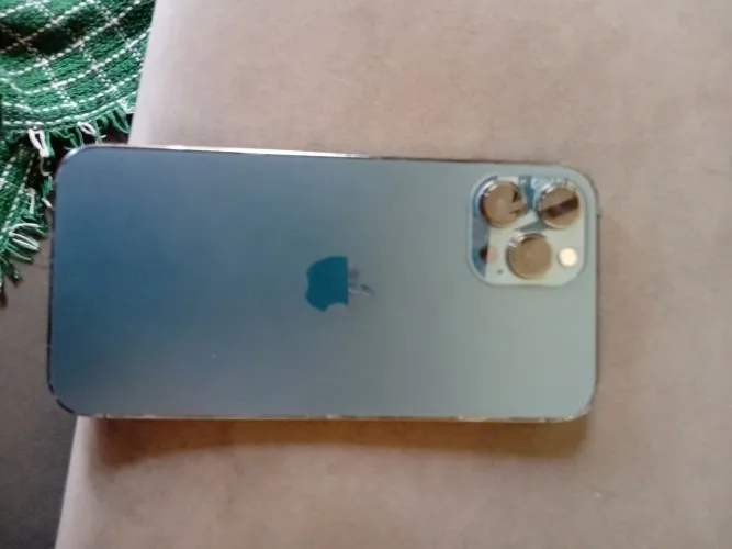 iPhone 12 Pro Max 256GB com defeito