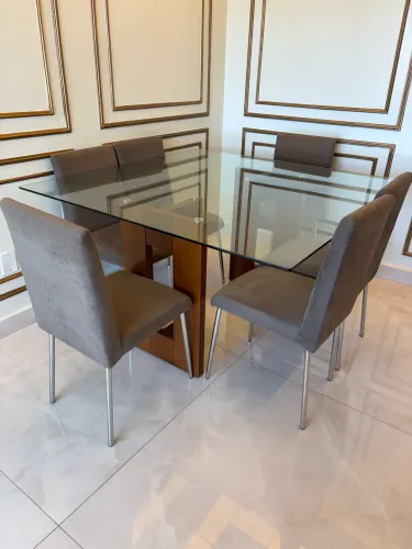 Mesa de Jantar 6 Lugares | Vidro Temperado 10mm e Base em Madeira Maciça
