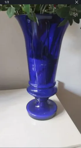 Vendo esse vaso azul cobalto