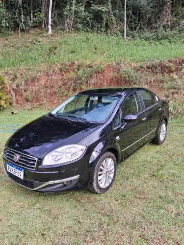 Fiat Linea Essence 1.8 Flex 16V 4P 2015