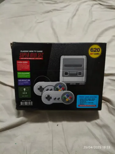 Nintendo com 2 controles.