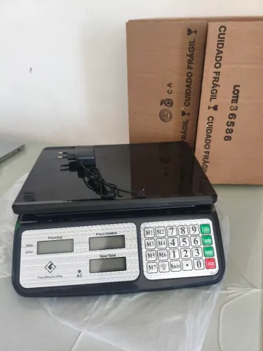 Balança digital 40 kg antiderrapante uso doméstico e comercial