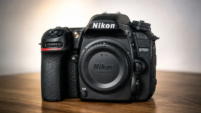 Câmera Nikon D7500 com 2 lentes