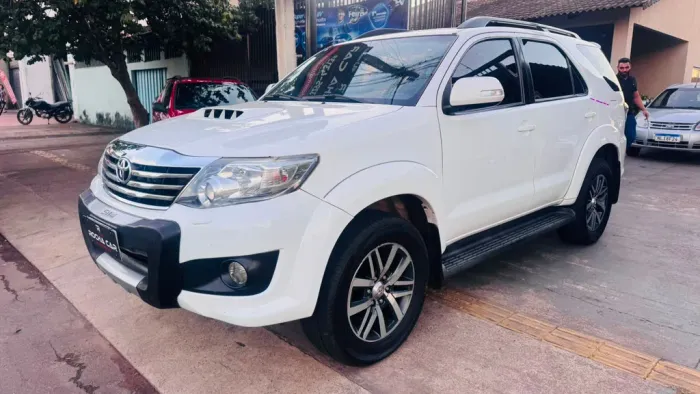 Toyota Hilux SW4 SRV D4-d 4X4 3.0 TDI Dies. AUT 2014
