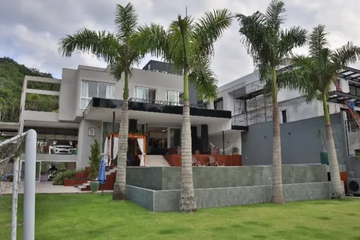 CASA ALTO PADRÃO SUPER LUXO 5suítes, 6bwc, 6vg, mobiliada, equipada, conheça e se apaixone