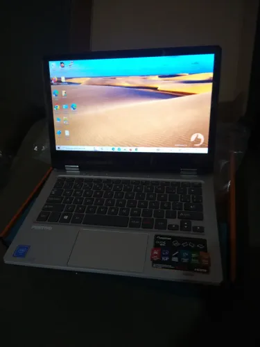 Equipamento 2 em 1 (Netbook) e (Tablet).