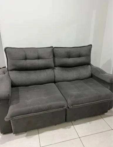 Sofá Retrátil cinza confortável
