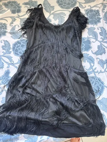 Vestido preto com franjas