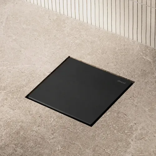 Ralo oculto da Docol, modelo DocolClean 15x15, na cor Ônix Preto Fosco (cód. *56).