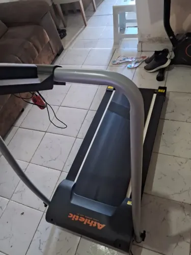 Esteira Elétrica Athletic Action Bivolt ? Funcionando, Pouco Uso, Detalhe no Painel