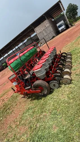 Plantadeira Planti Center PE 6/4 - Excelente Estado - Pronta para o Plantio