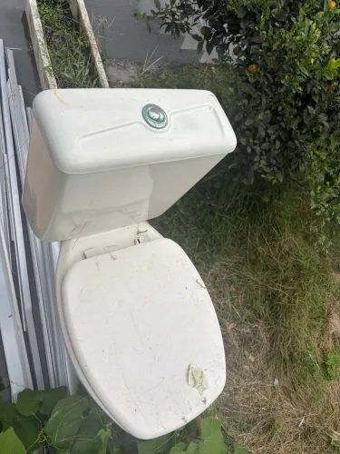 Vaso sanitário com caixa acoplada Incepa