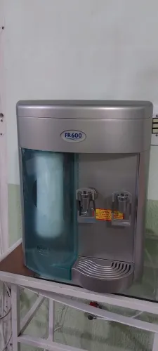 Bebedouro / purificador de água gelada, não precisa de galão, ótimo estado, ótimo para co