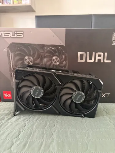 Placa de Vídeo ASUS Radeon RX 9060 XT 16 AMD
