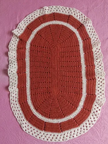 Trilho de mesa em crochê artesanal - 85 cm x 53 cm