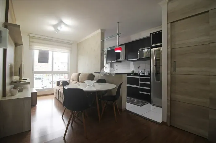 Apartamento semi-mobiliado com 02 dormitórios