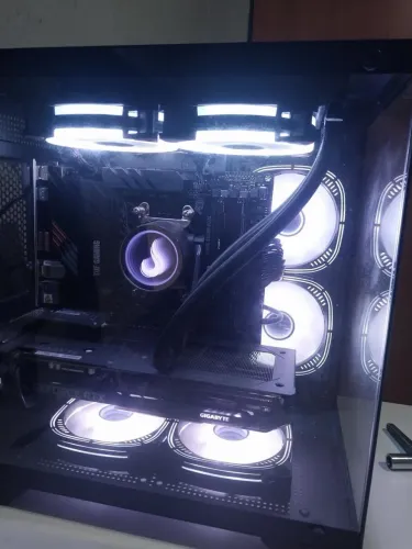 PC GAMER rtx 5060 ryzen 5 5600g