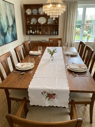 Caminho de Mesa Trilho de Mesa Branco Bordado com Flores 1,40 m *NOVO