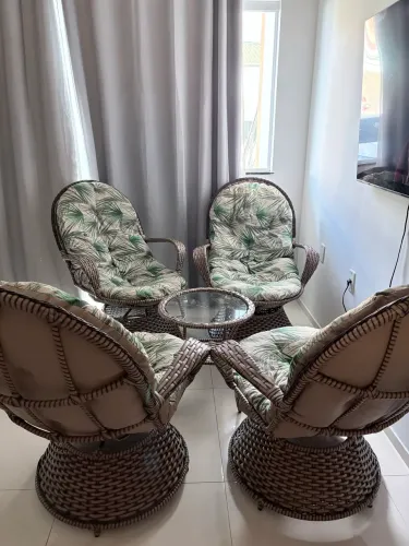 Conjunto de cadeiras sintéticas 