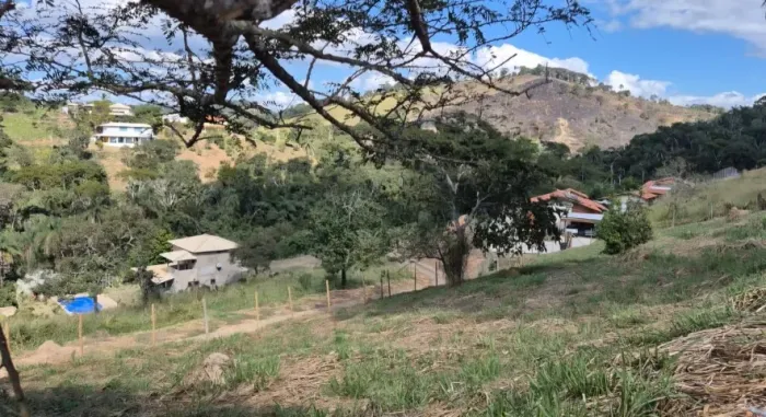 Chácara de 1.300,00 m², a 3 km do centro de Ipoema.