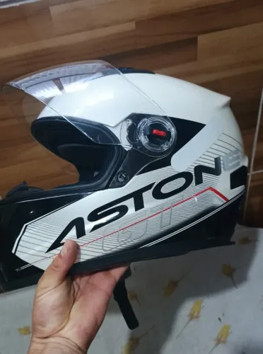Capacete Astone em estado de novo