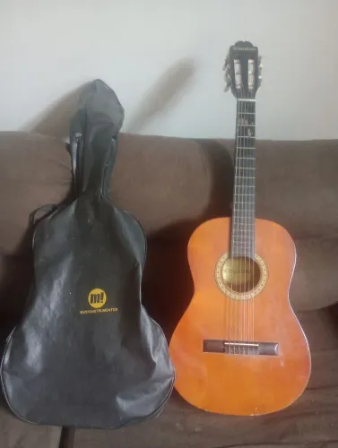 Vendo esse violão