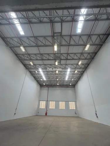 Galpão com 2200m2 em Jandira/SP
