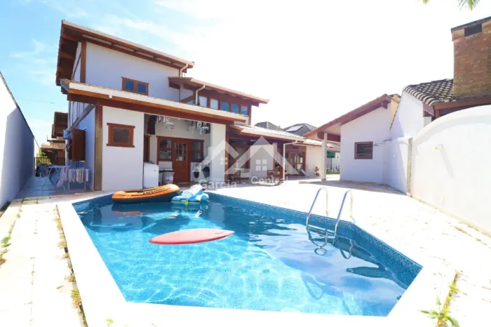 Casa em condomínio fechado em Peruíbe REF: 7246