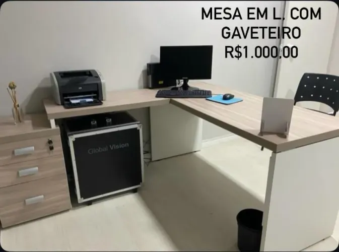 Mesa de escritório em L