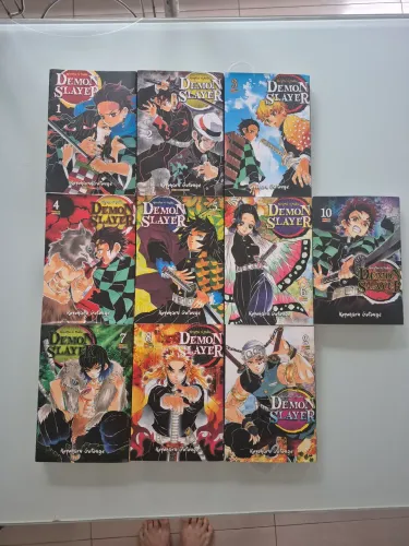 Coleção mangás demon slayer volumes 1 ao 10