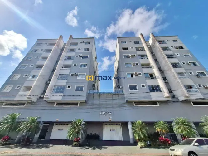 Locação Apartamento 2 quartos sendo 1 suíte - Semi mobiliado Centro de Camboriú.
