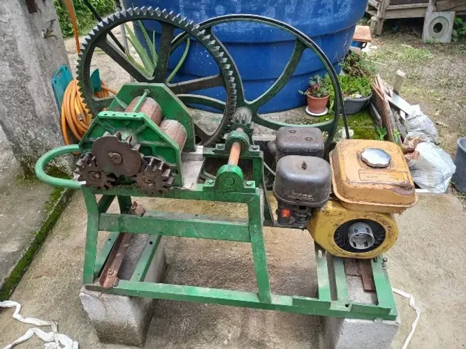 Engenho de cana a gasolina