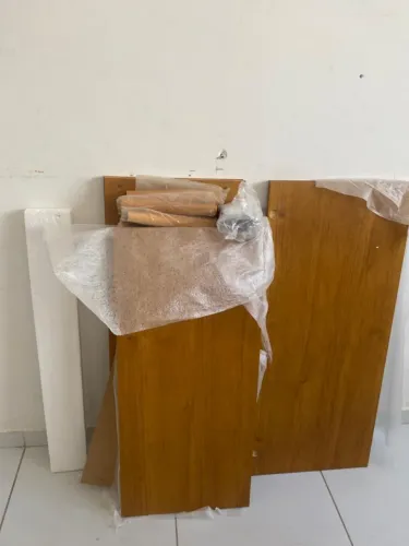 Sapateira nova na caixa.