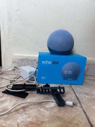 Echo Dot 4 com relógio