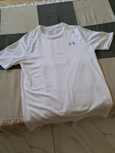 Camisa branca UNDER ARMOUR original tamanho P