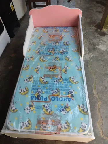 Vendo cama infantil nova entrego