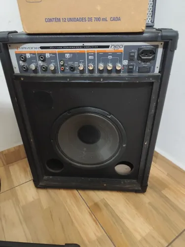 Caixa amplificada com defeito
