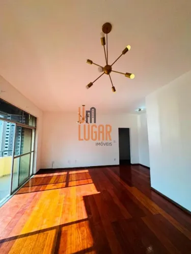 Um Lugar Imóveis aluga apartamento com 3 quartos sendo 3 suítes no Ed. Alves Melo, Nazaré,