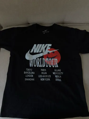 Camiseta Nike Worldtour Preta