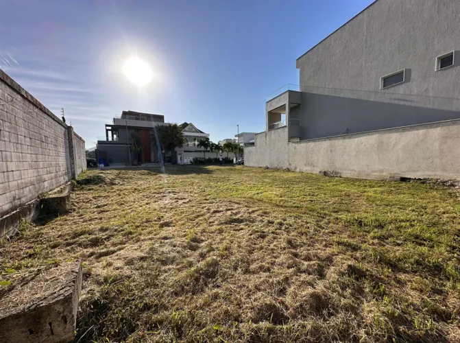 Terreno de esquina à venda no condomínio Art Life - Recreio dos Bandeirantes.