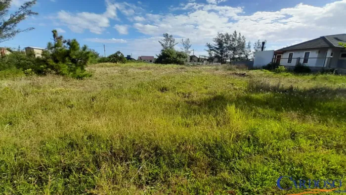 Ótimo terreno na Praia Real Próximo ao mar