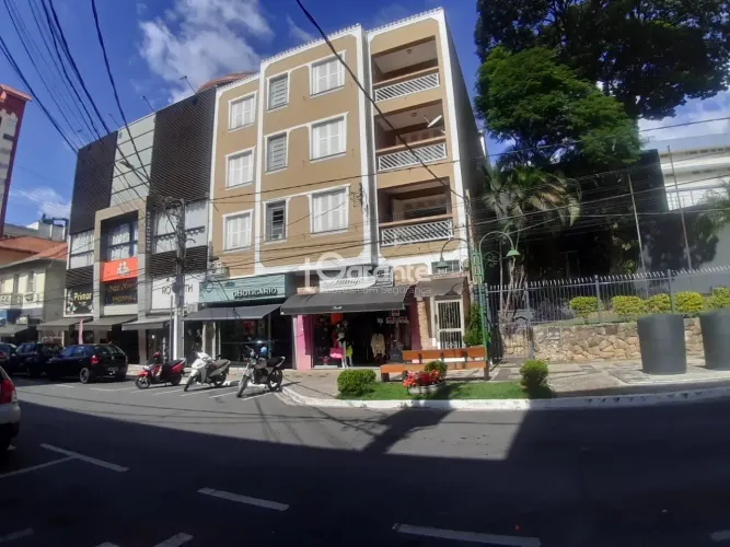Apartamento grande para venda ou locação no centro de Águas de Lindóia